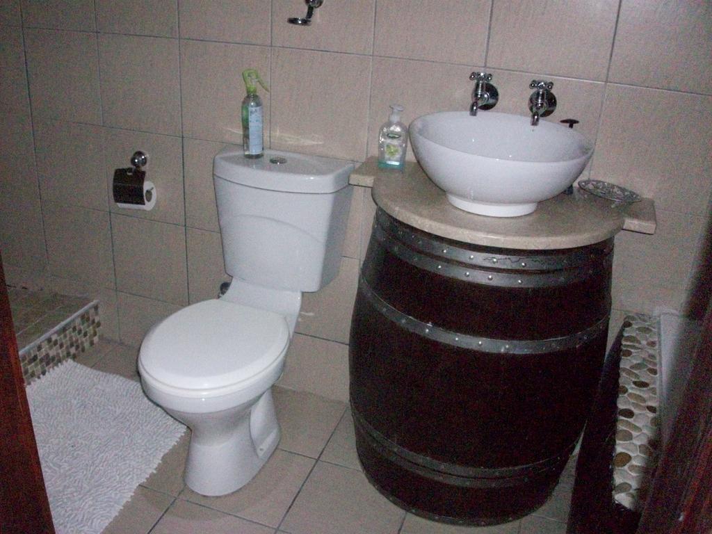 Bread And Barrel Guesthouse Bellville Kapsztad Pokój zdjęcie